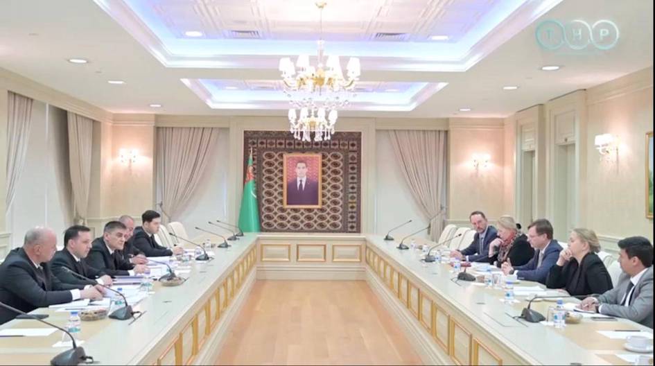 Turkmenistan, EIB discuss financing for 522-km railway upgrade